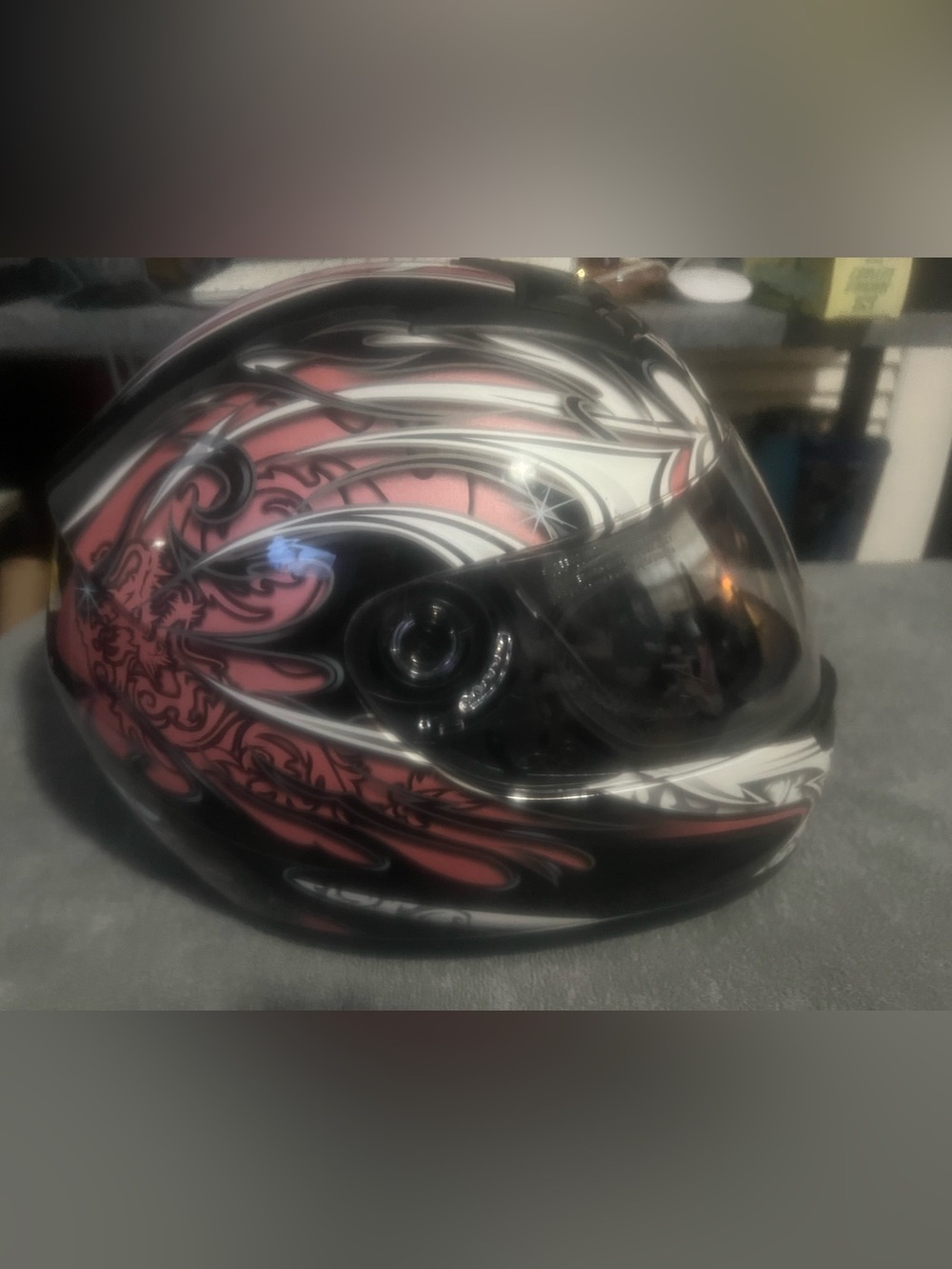 Full-Face Motorcycle Helmet with Pink & Black Dragon Graphics, Size Medium